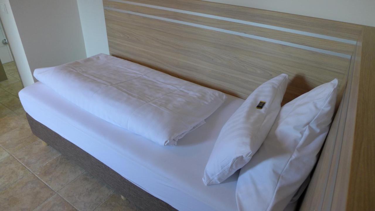 St Michael Atrona Gmbh Hotel Euskirchen Ngoại thất bức ảnh